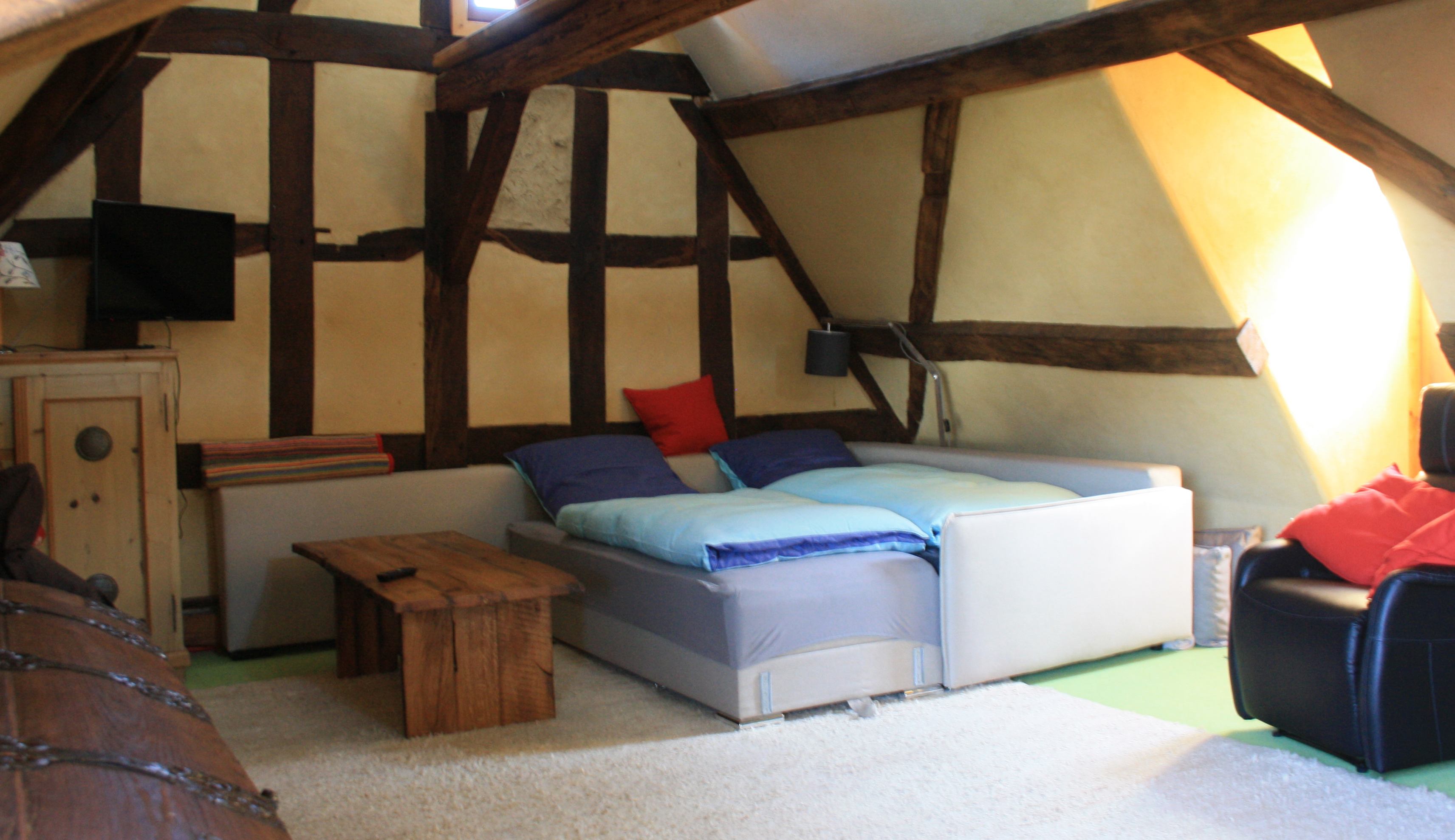 doppelbett_1.jpg doppelbett_1.jpg